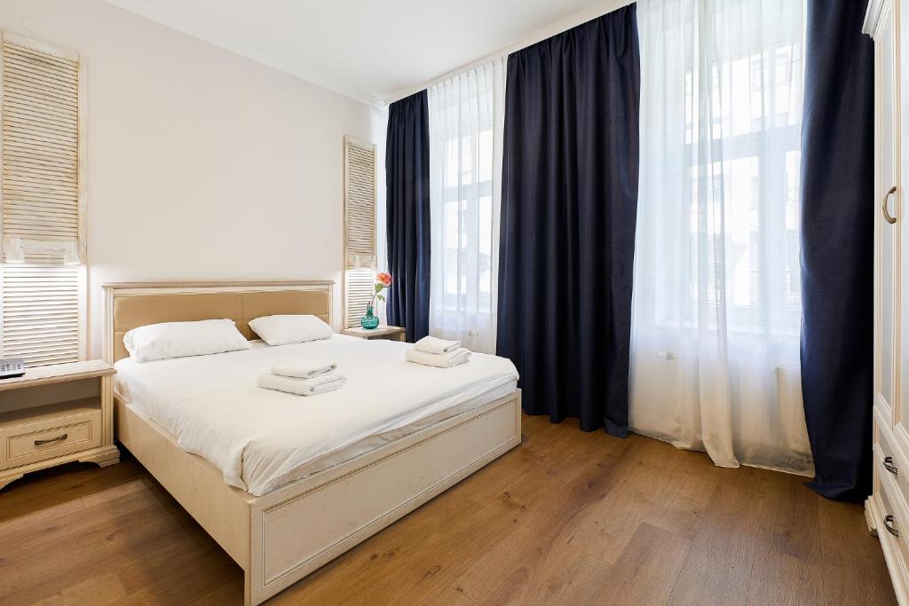 Postel nebo postele na pokoji v ubytování Stabu Sēta Residence
