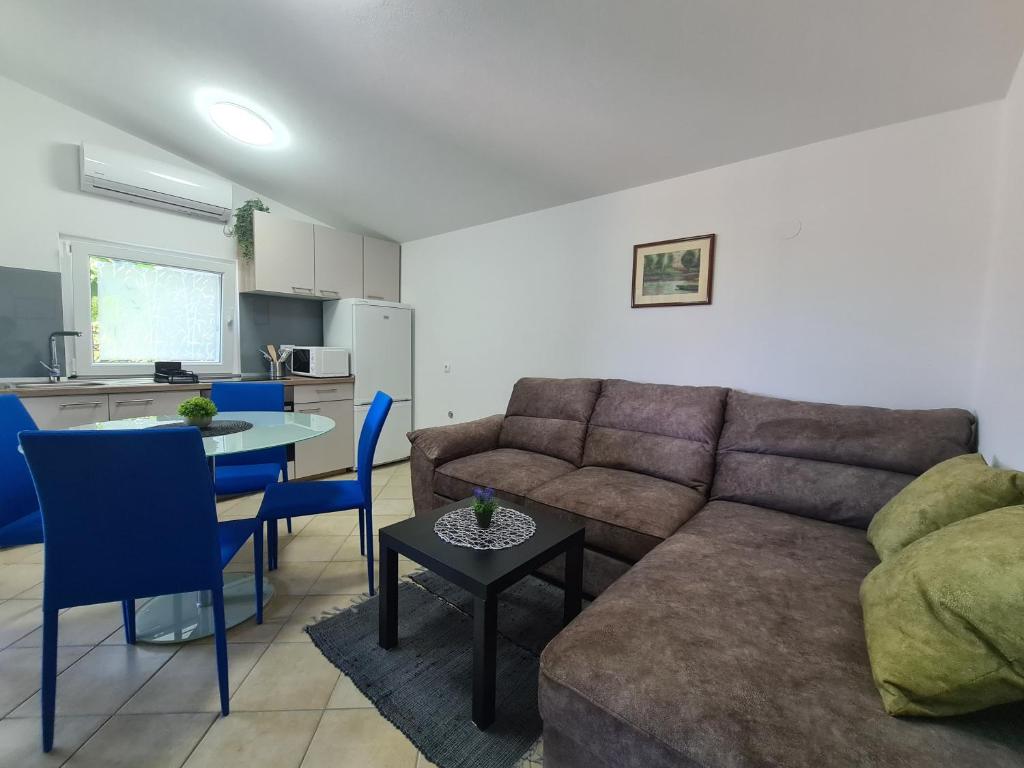 Kuchnia lub aneks kuchenny w obiekcie Apartments Ankora Vir