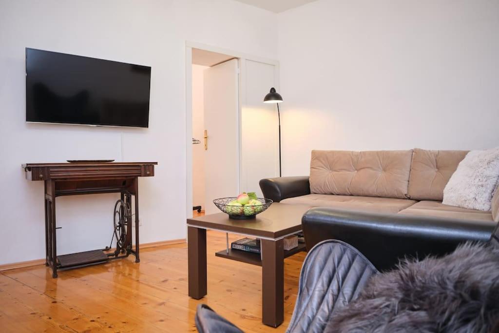 Μια τηλεόραση ή/και κέντρο ψυχαγωγίας στο Apartment Galeriana Palace by Litto