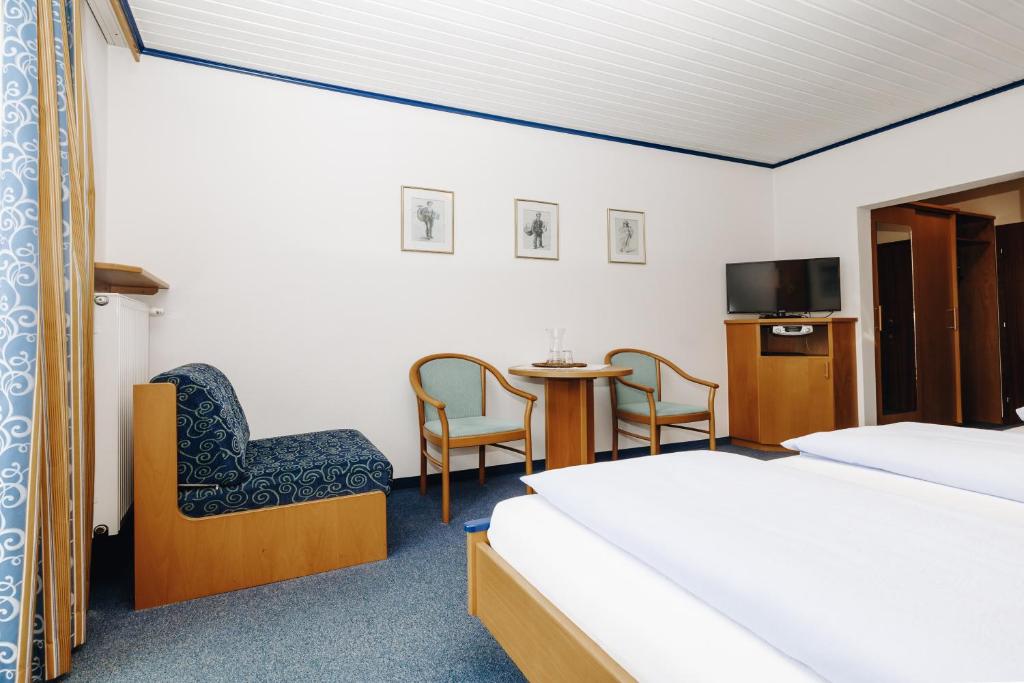 TV a/nebo společenská místnost v ubytování Hotel Garni Tannenhof