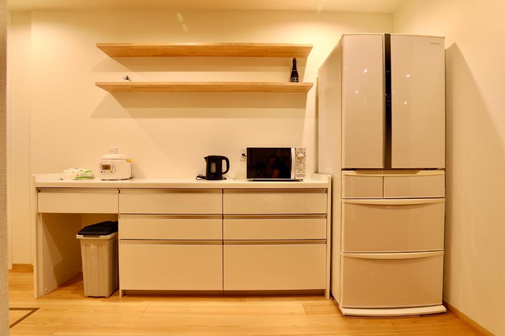Kuchyň nebo kuchyňský kout v ubytování Osaka Umeda Yuan Hostel