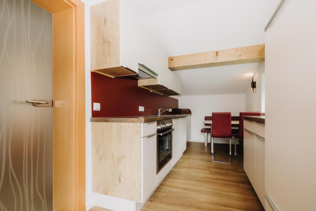 Kuchyň nebo kuchyňský kout v ubytování Hotel Garni Tannenhof