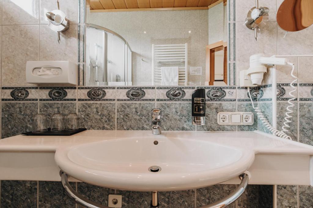 Koupelna v ubytování Hotel Garni Tannenhof