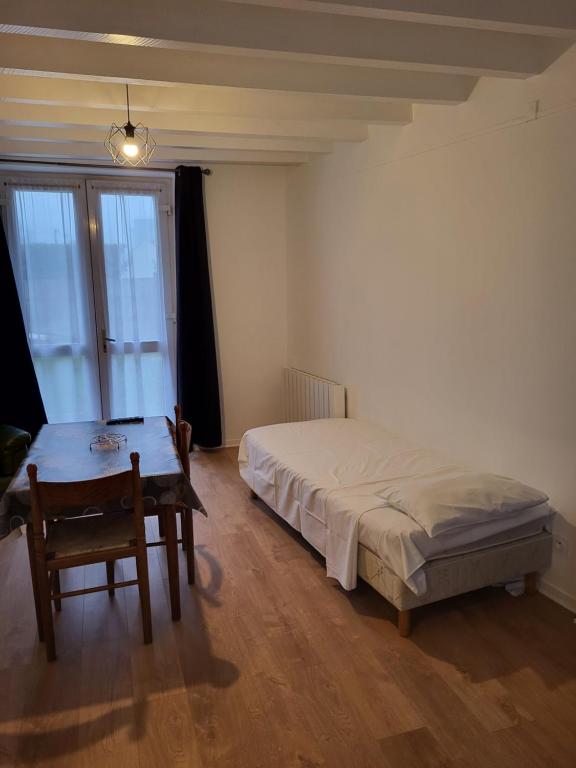 Postel nebo postele na pokoji v ubytování Hôtel Le Verger