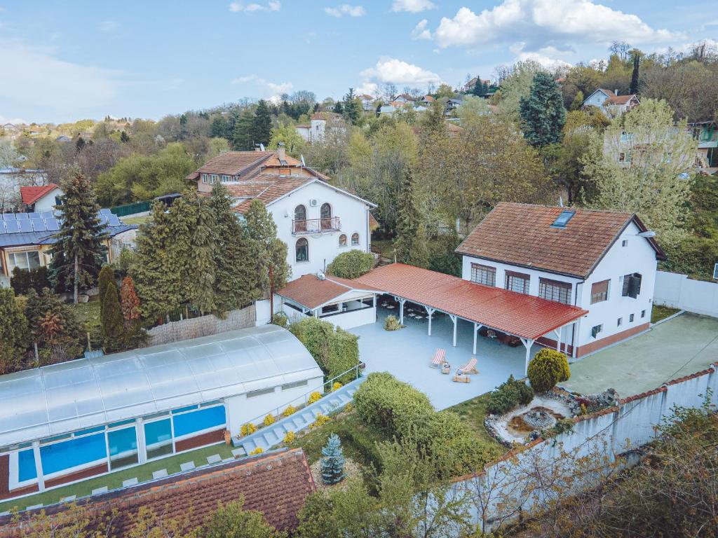 Bazén v ubytování Villa Sunshine nebo v jeho okolí