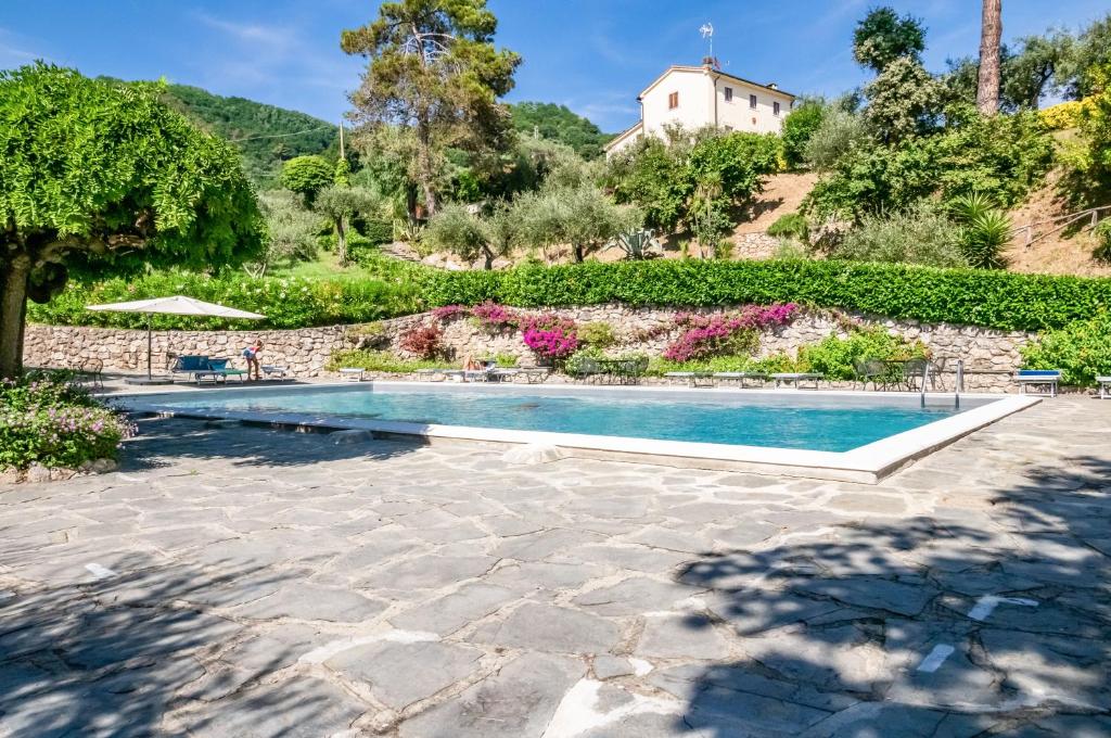 Πισίνα στο ή κοντά στο Piana di Solaro Modern Flat & Swimming Pool
