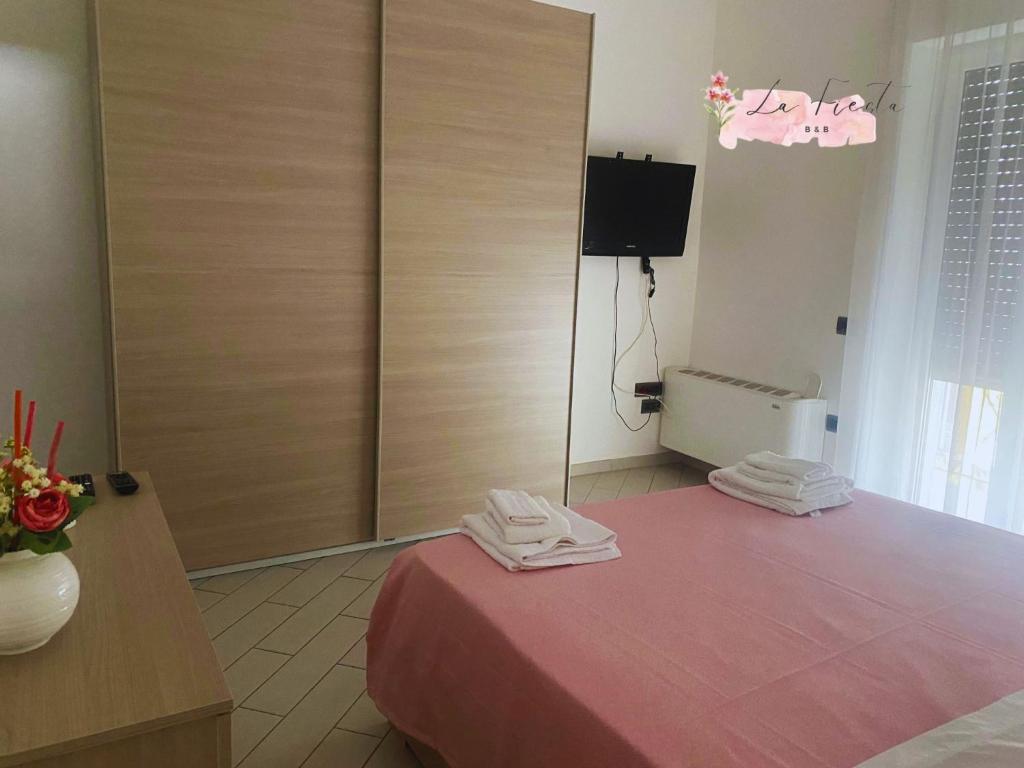 Postel nebo postele na pokoji v ubytování LA FIESTA