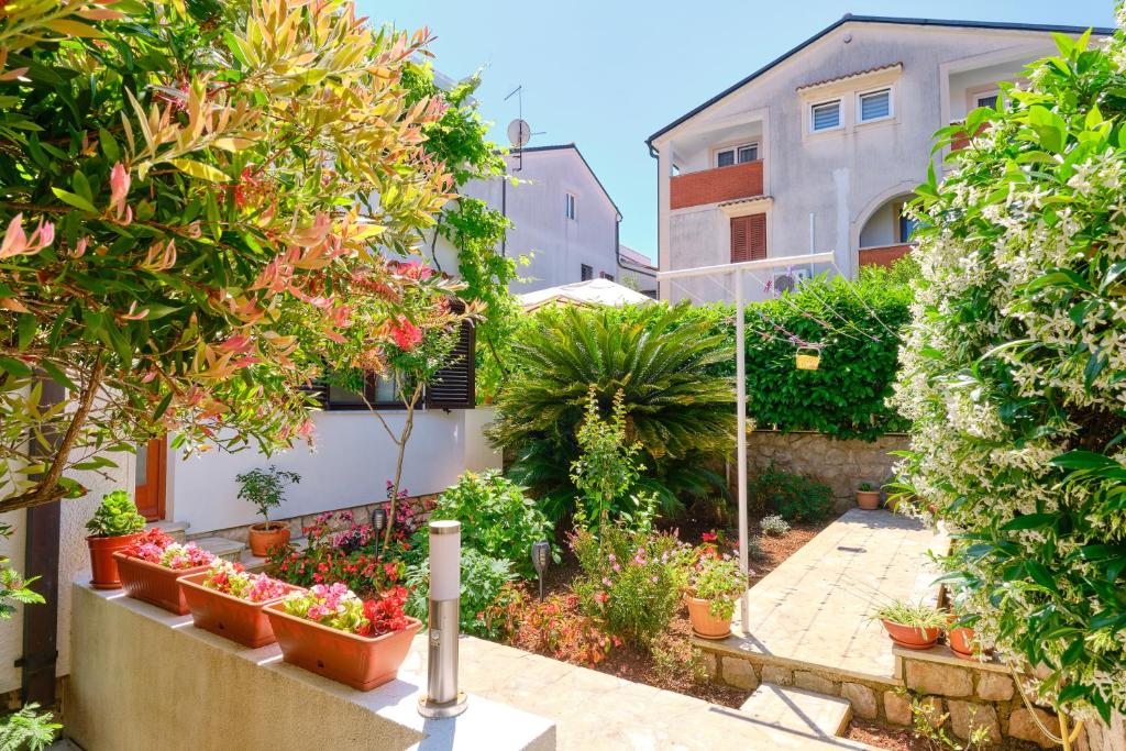 Zahrada ubytování Apartman Mirjana 1