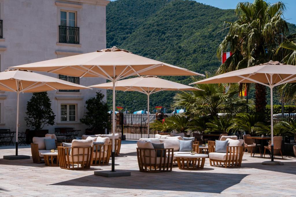 Nespecifikovaný výhled na hory nebo výhled na hory při pohledu z hotelu