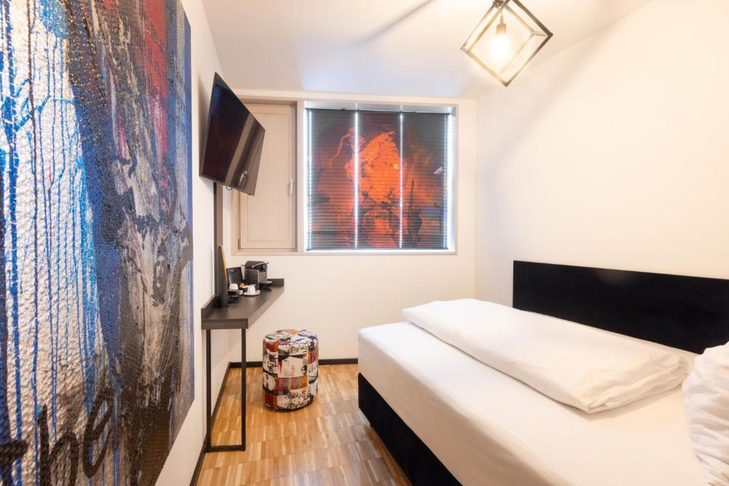 
Business Single Room
