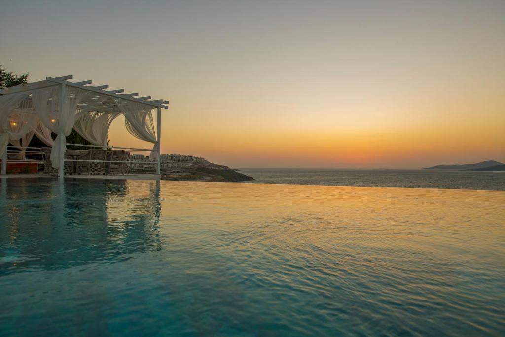 BEACH FRONT SUPERB VİLLAS