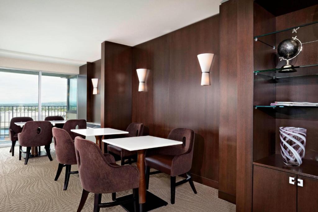 Sheraton Cavalier Calgary Hotel - Resim 32