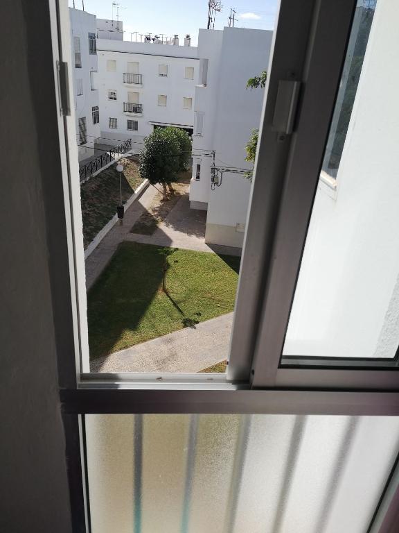 Fotografia z galérie ubytovania Habitación doble en un apartamento en Conil de la Frontera v destinácii Conil de la Frontera