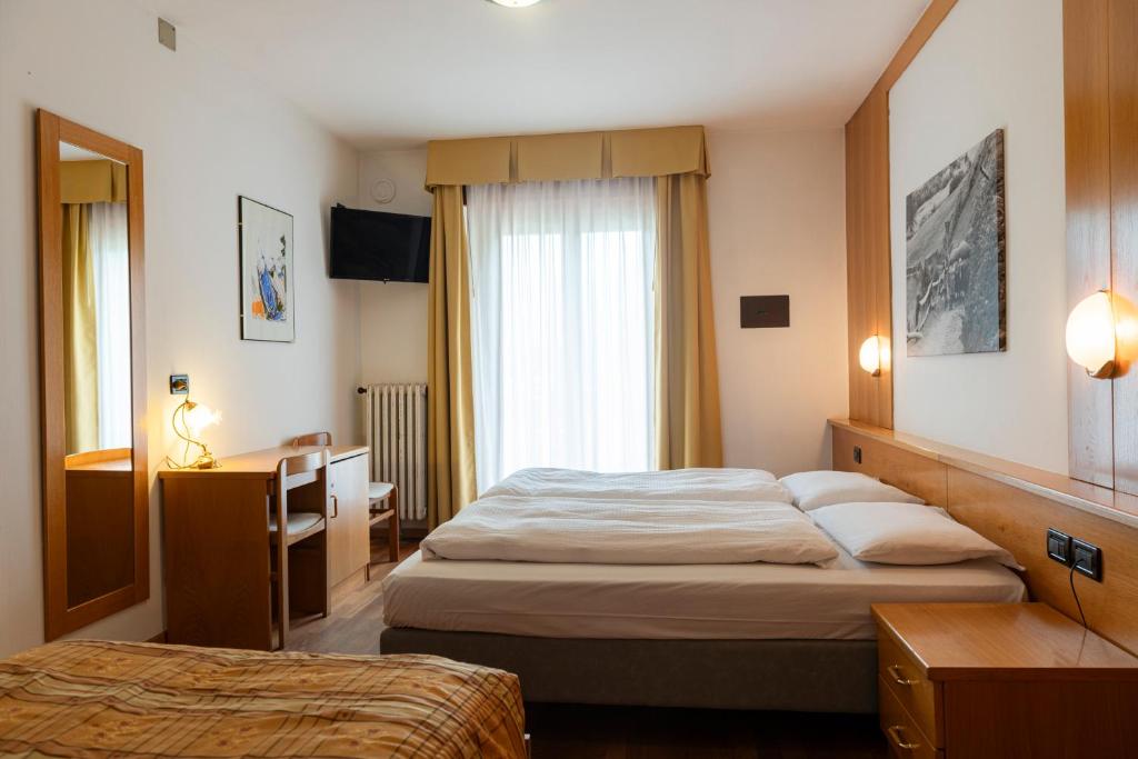 A bed or beds in a room at Sport Hotel Stella Alpina