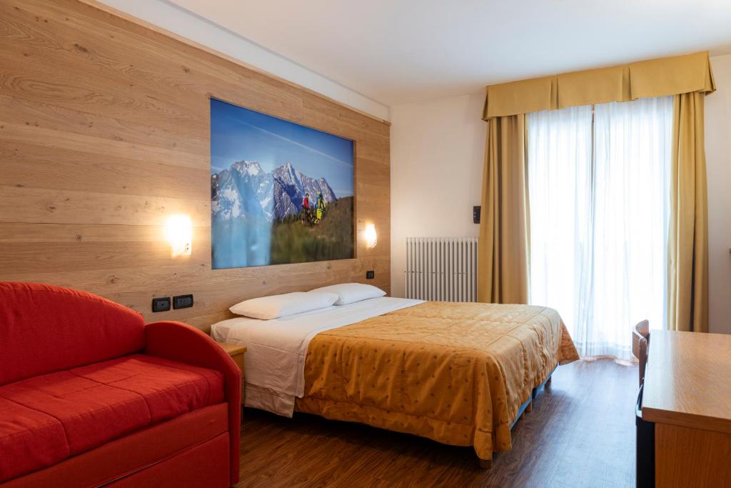 A bed or beds in a room at Sport Hotel Stella Alpina