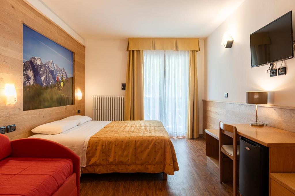 A bed or beds in a room at Sport Hotel Stella Alpina