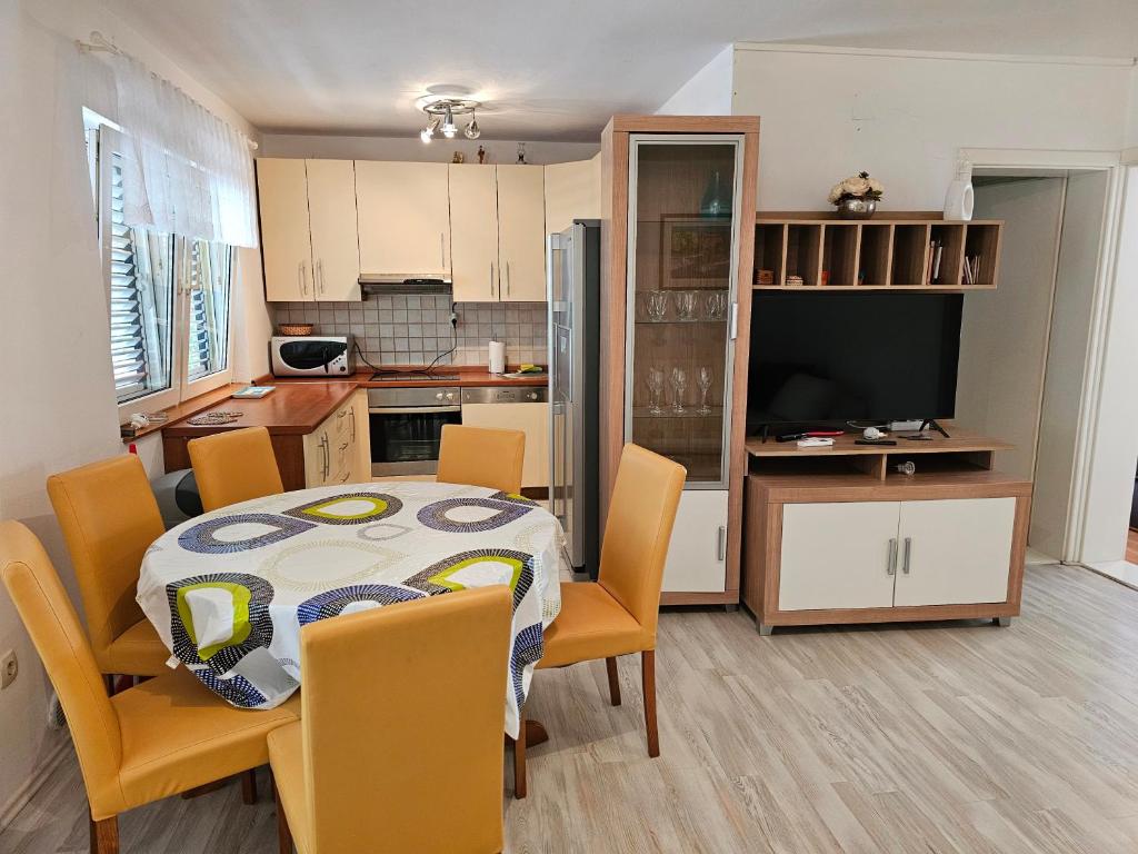 Kuchyňa alebo kuchynka v ubytovaní Apartments Maček