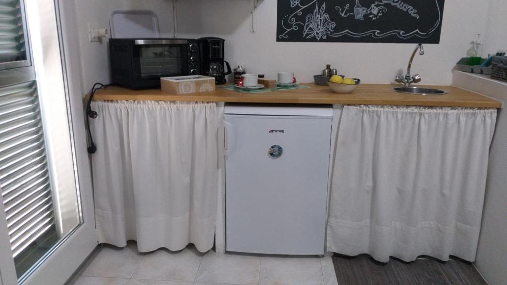 Kuchyň nebo kuchyňský kout v ubytování Aa Ciasèa duu Pintùu