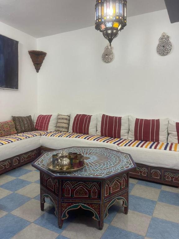 Istumisnurk majutusasutuses Hôtel Al Kalaa