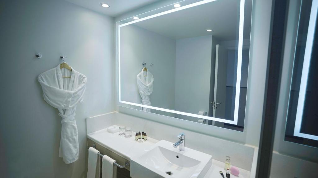 Pullman Santiago Vitacura - Executive Room With Two Queen Size Bed
