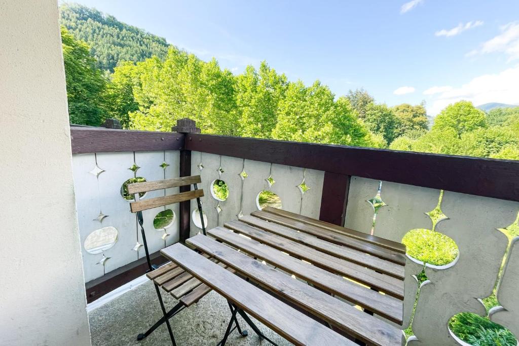 a wooden bench sitting on top of a balcony at The Golfer&#39;s Nest #FP in Vaulnaveys-le-Haut