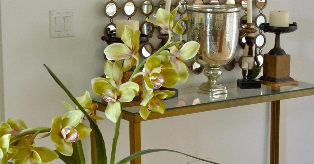 a table with a vase of flowers on it at Sunny Vacation Villa No 18 in Saint Peter