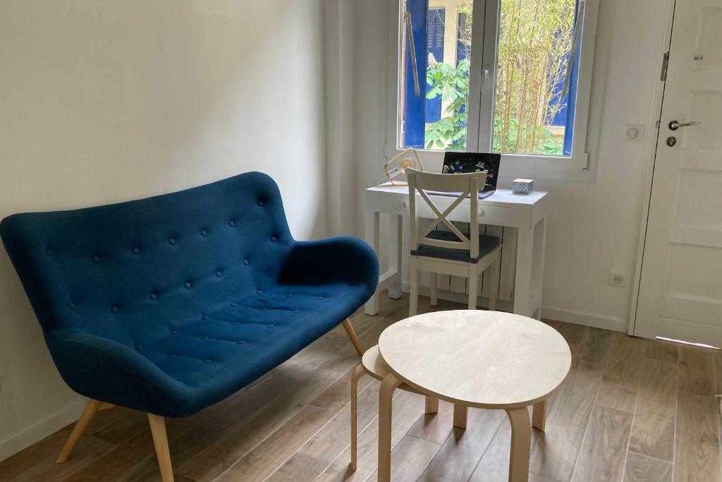Bright studio with garden