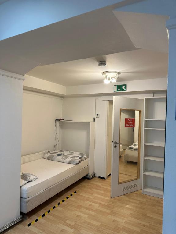 سرير أو أسرّة في غرفة في Ferienwohnung Kreuzberg