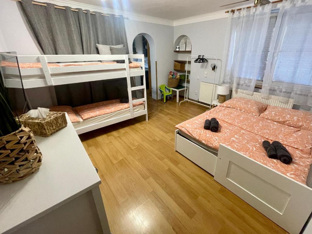 Postel nebo postele na pokoji v ubytování Ubytování U Mikeša
