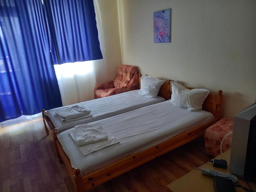 Postel nebo postele na pokoji v ubytování хотел Централ