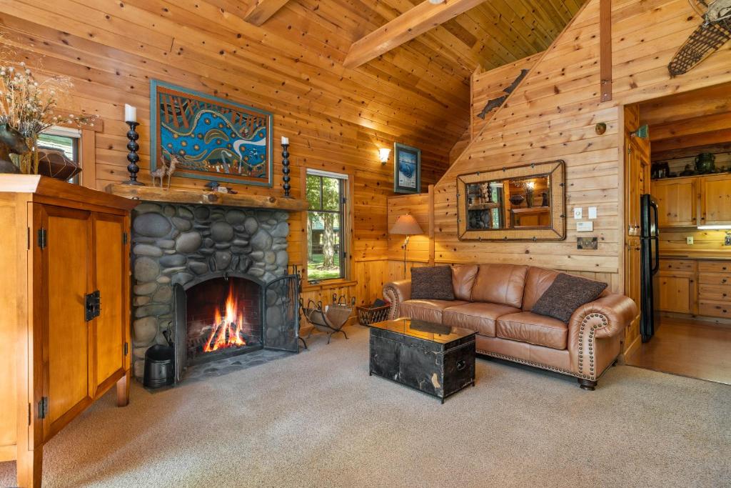 Metolius Cabin 3, Camp Sherman – Updated 2023 Prices