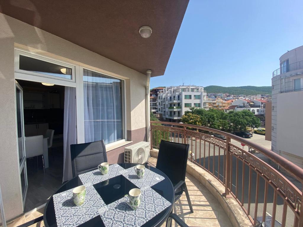 a balcony with a table and chairs on a balcony at MARINA BAY 23 Sveti Vlas Beach in Sveti Vlas