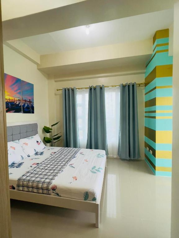 a bedroom with a bed in a room at ONE PAVILLION PLACE in Cebu City