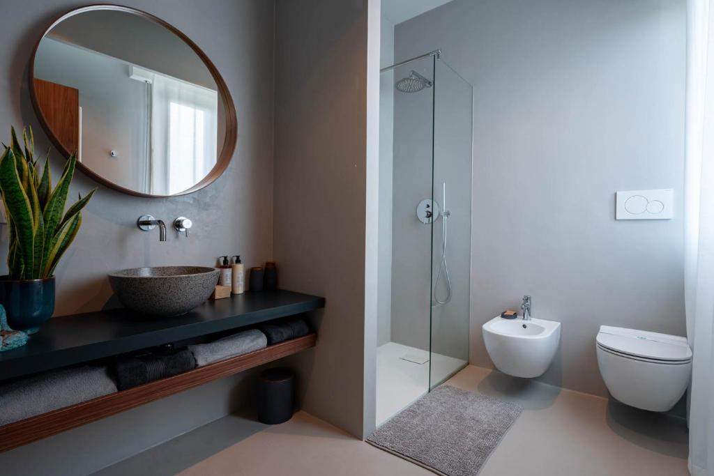 A bathroom at Officine Cavour - Appartamenti la Quercia