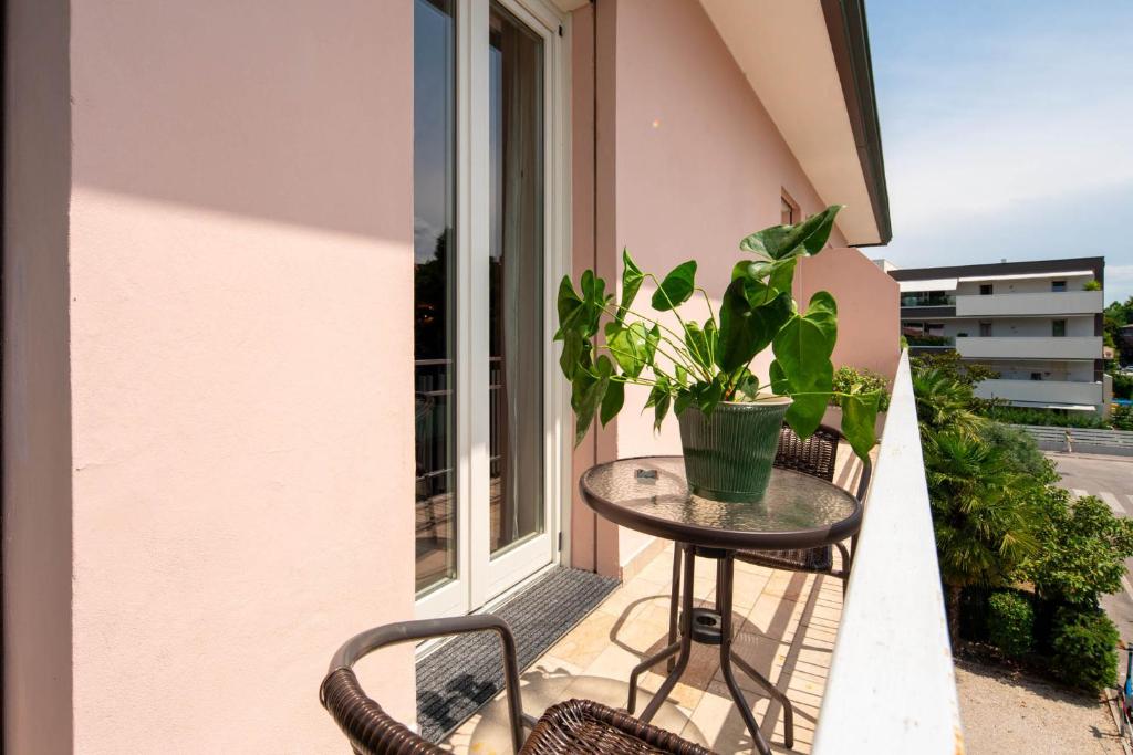 A balcony or terrace at Officine Cavour - Appartamenti la Quercia