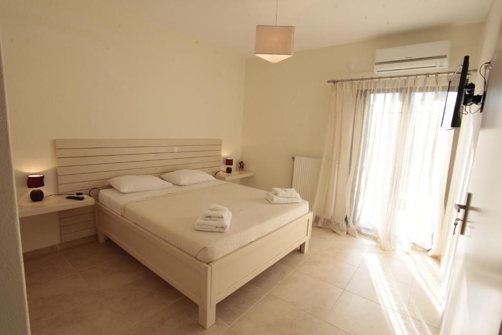 A bed or beds in a room at Asterias