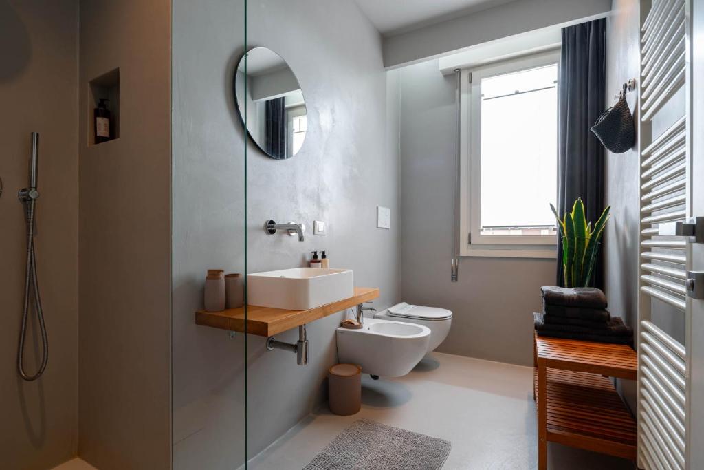 A bathroom at Officine Cavour - Appartamenti la Quercia
