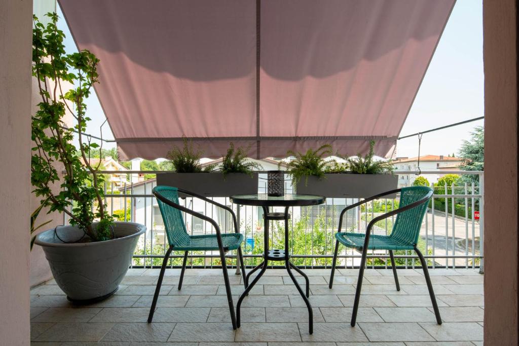 A balcony or terrace at Officine Cavour - Appartamenti la Quercia