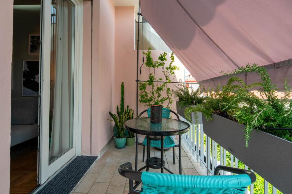 A balcony or terrace at Officine Cavour - Appartamenti la Quercia