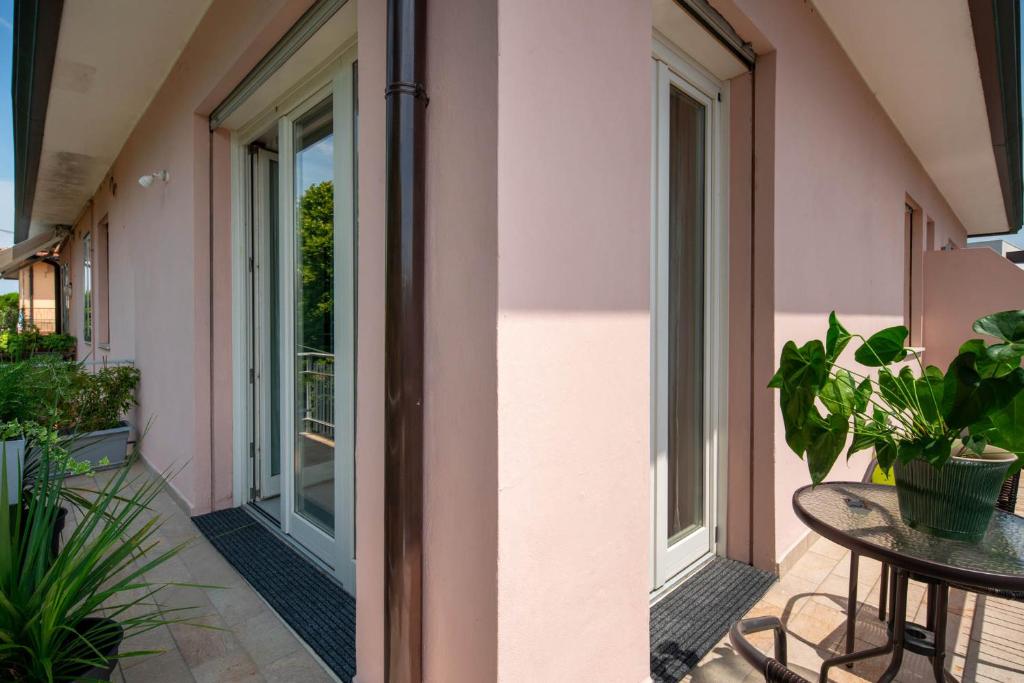 A balcony or terrace at Officine Cavour - Appartamenti la Quercia