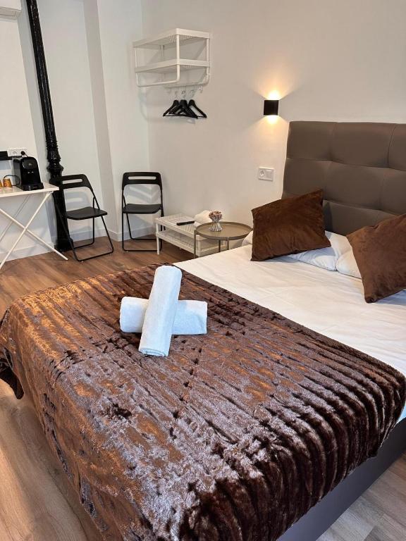 Postel nebo postele na pokoji v ubytování Hostal Arenal Madrid