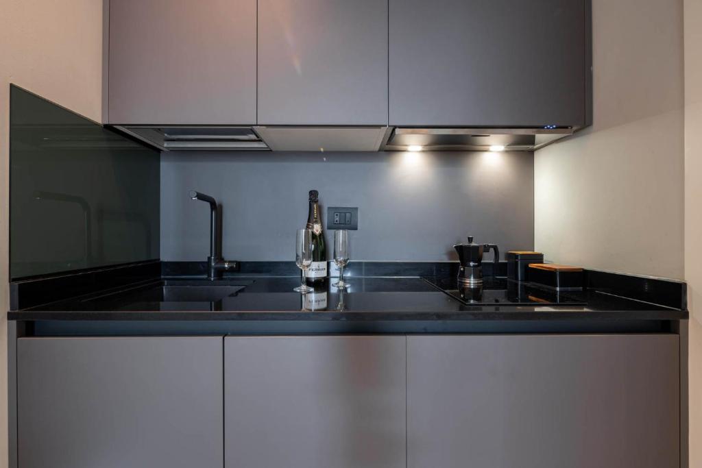 A kitchen or kitchenette at Officine Cavour - Appartamenti la Quercia