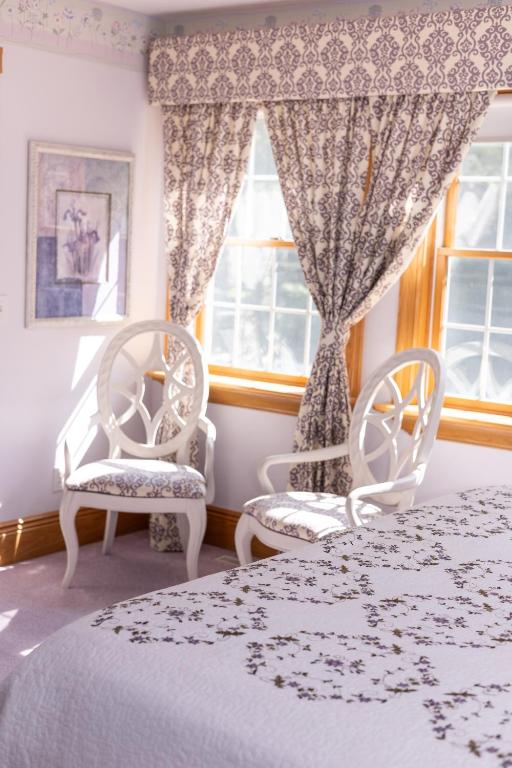 The Inn at Woodsong Acres - Superior King Room