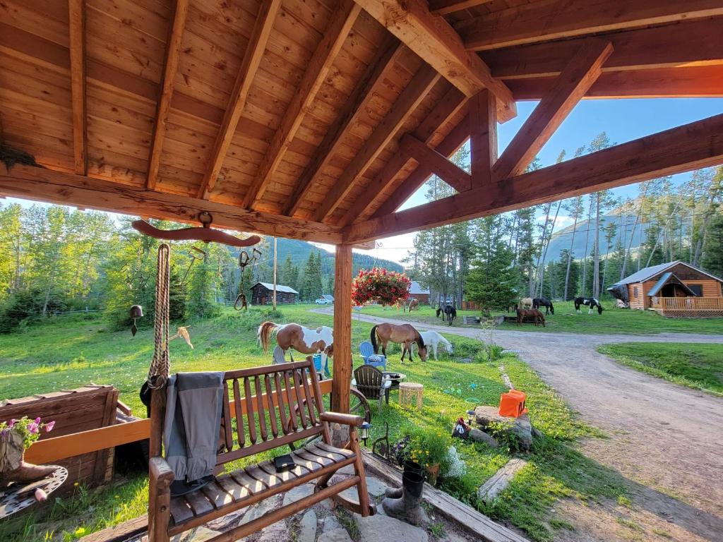 Κήπος έξω από το Bear Creek Ranch Bed & Breakfast