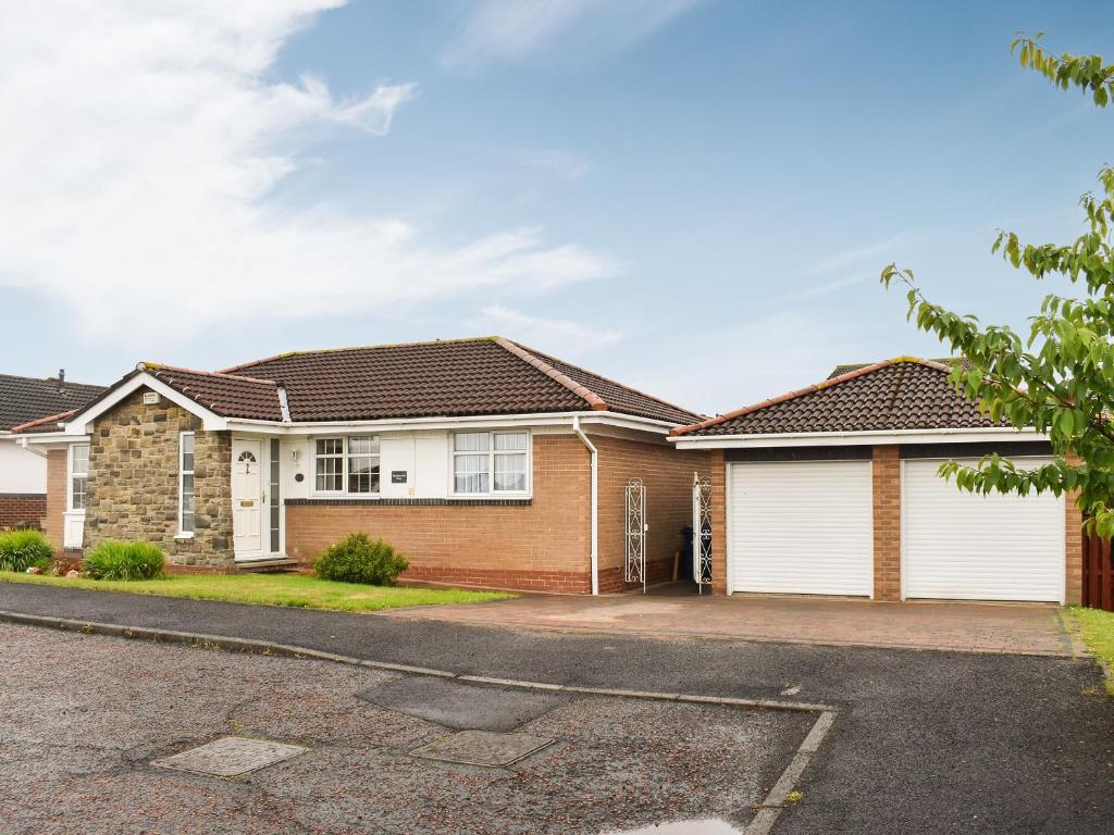 a house in a suburb with a driveway at Meadowfield View in Ryton