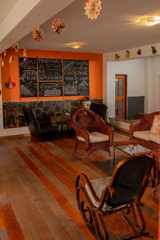 Posezení v ubytování Anata Hostal