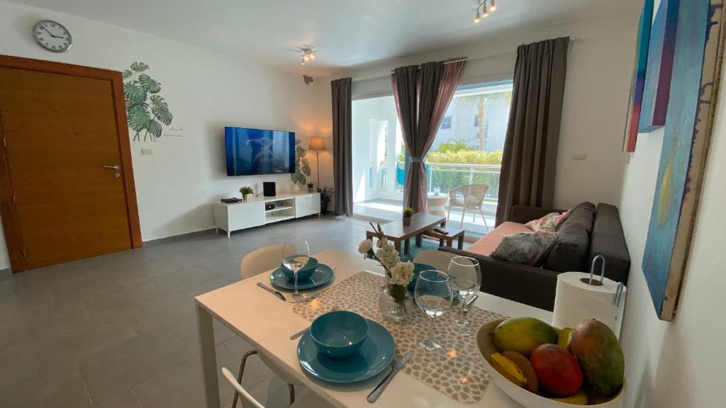 TV a/nebo společenská místnost v ubytování Apartment in Estrella, Dominicus-Bayahibe