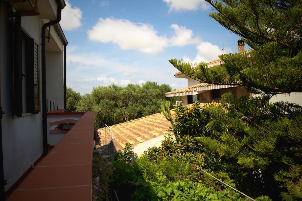 - une vue depuis le balcon d'une maison dans l'établissement Is Cogas, à Masainas