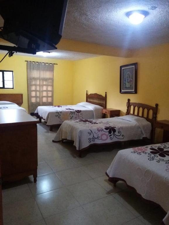 Postel nebo postele na pokoji v ubytování HOTEL TIBERIADES
