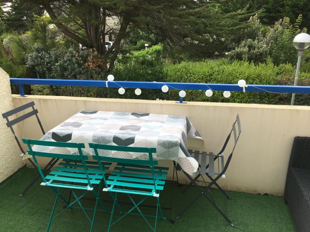 Un balcón o terraza de Studio duplex vue mer 100m de la plage